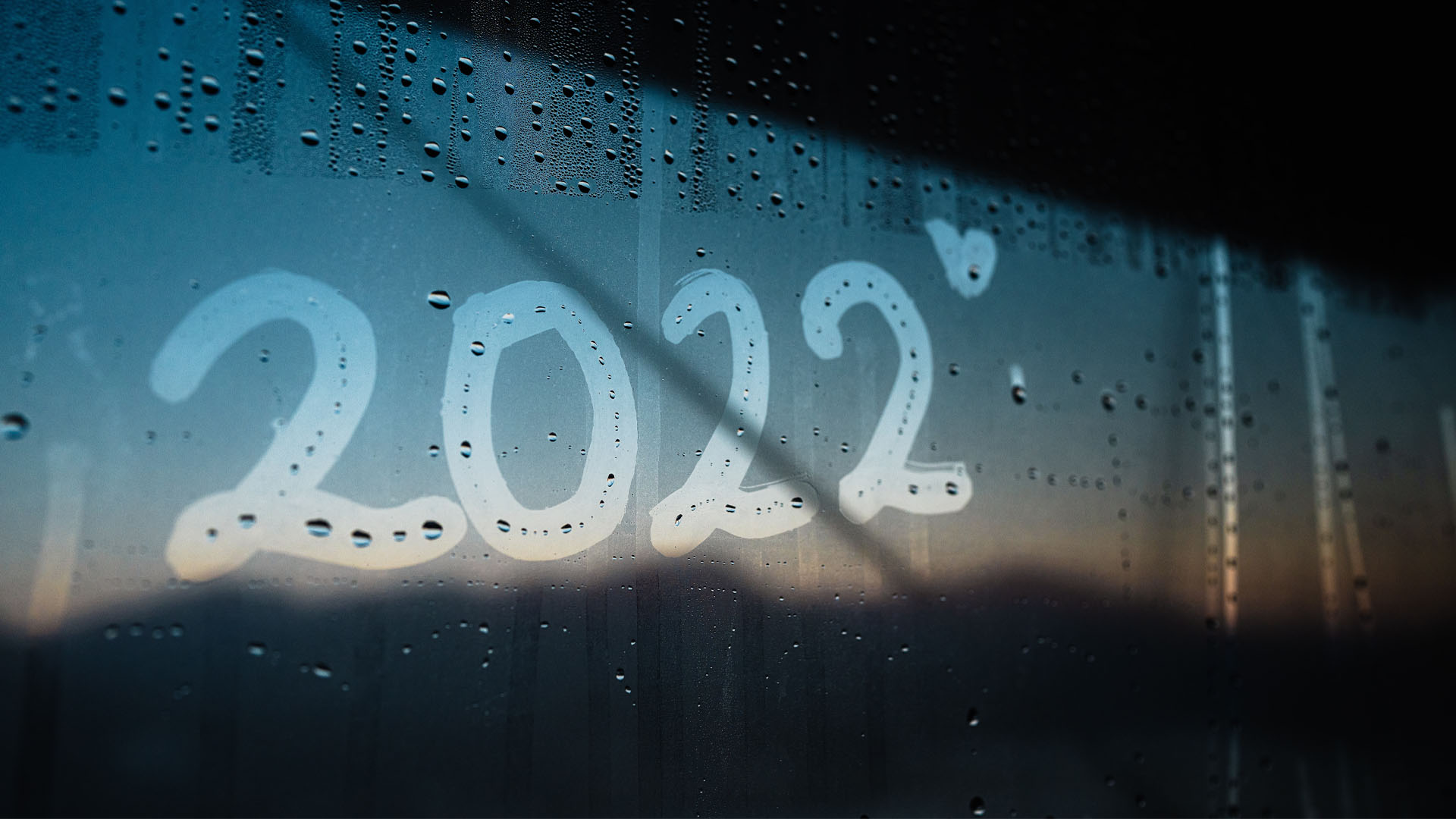 Photo of the year 2022 written on a window in condensation